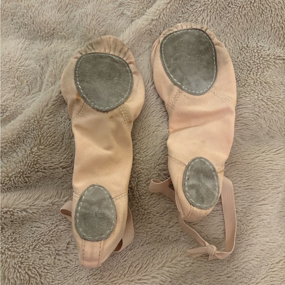 Capezio Pink Canvas Ballet Slipppers - Picture 2 of 3